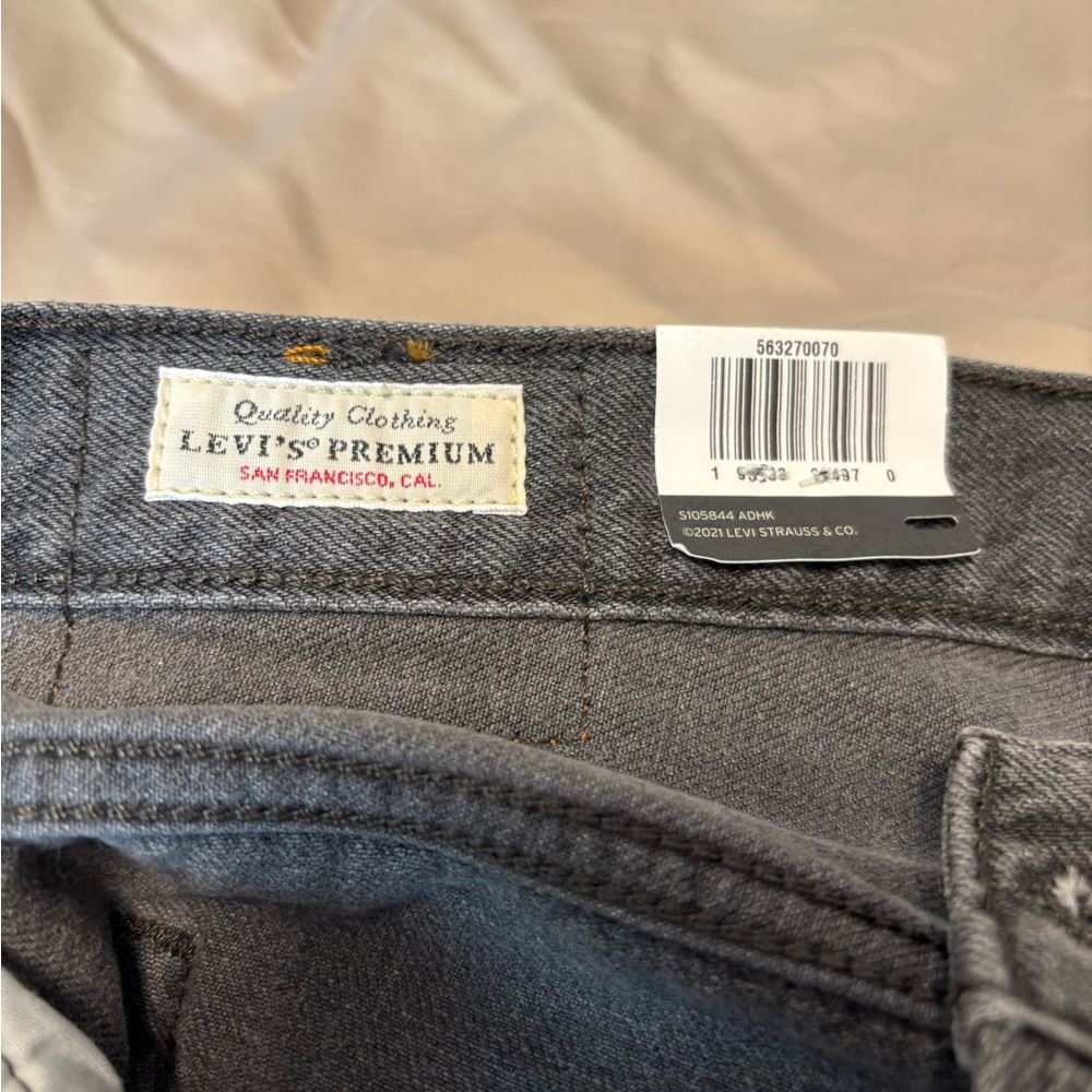 Levi’s 501 High Rise Shorts Black Denim Frayed Hem NWT Women’s - Picture 10 of 14